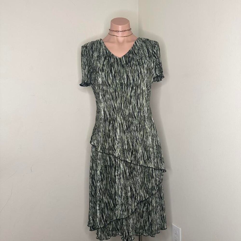 Womens Dress Size 6 Green Knee Length A-Line Whimsical Layered Ribbed Ruffles